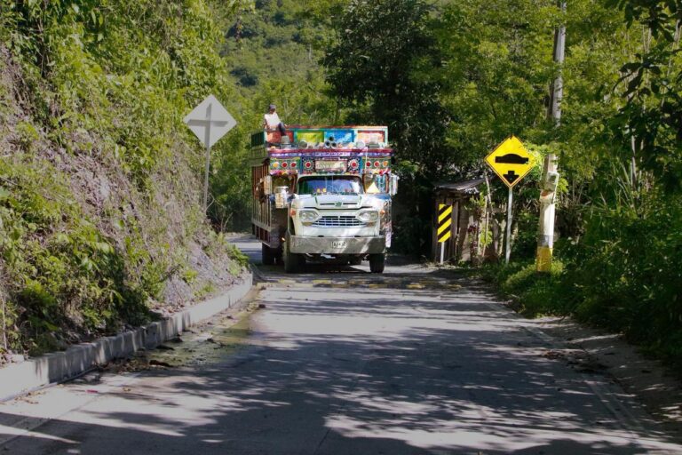 Mediante modalidad OXI entregan tramo vial en Dabeiba