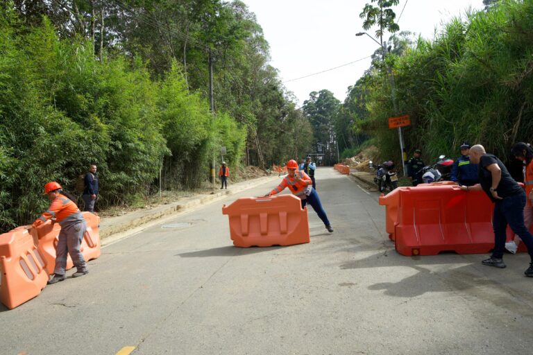 Reabierto paso en loma de Los Balsos