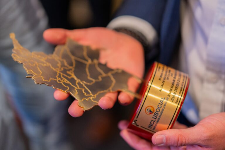 Alcaldes del Oriente antioqueño, premiados por Fundación Inclusocial