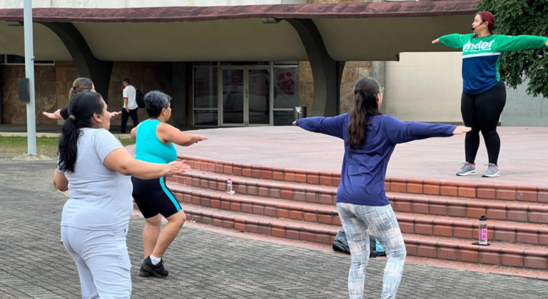 Plaza Gardel se activa con el INDER y brinda una oportunidad para ejercitarse