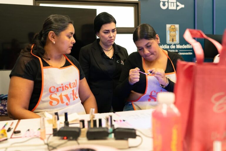 Más de 200 mujeres recibieron apoyo para impulsar su autonomía económica