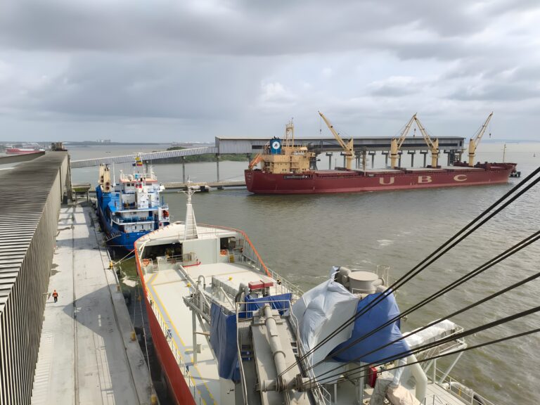 Argos movió en barco 570.000 toneladas de cemento, en el primer semestre
