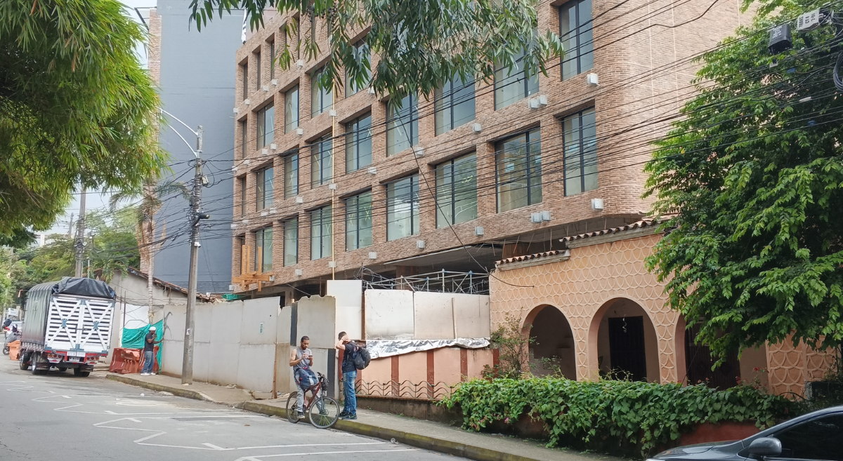 Caso del muro que cayó por causas climáticas en Manila