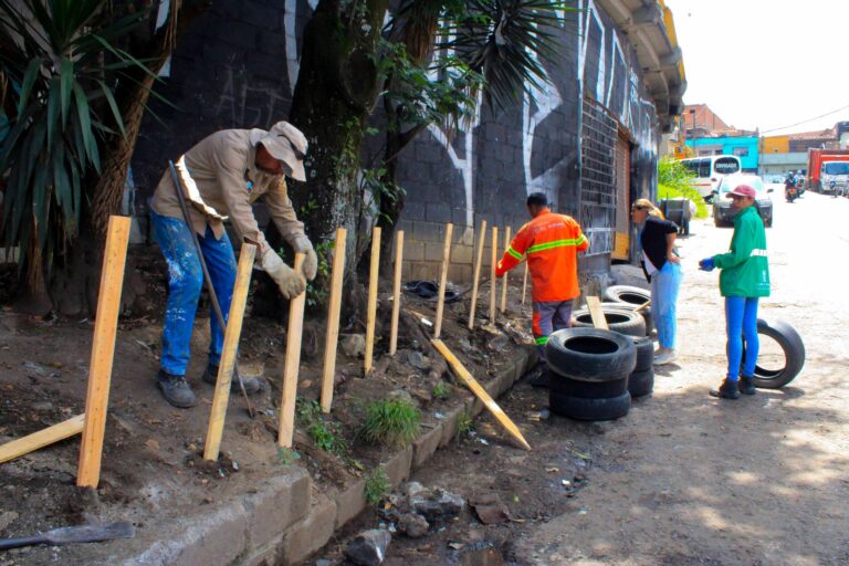 Por Feria de las Flores intervienen 169 puntos críticos de residuos sólidos en Medellín