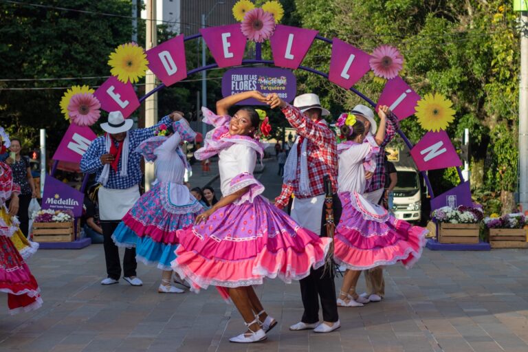 Más de 100 mil personas han asistido a la Plaza de Flores en sus primeros días