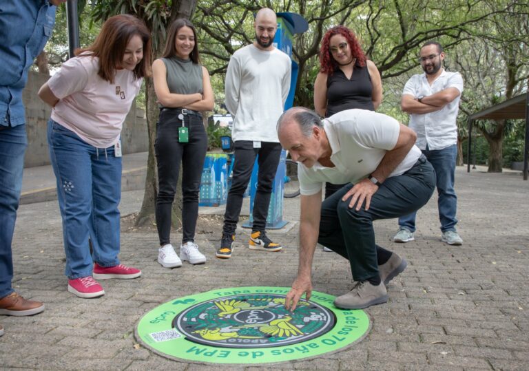 En su día clásico, EPM presentó tapa conmemorativa por sus 70 años
