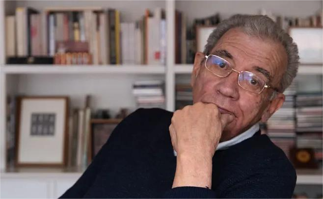 Darío Jaramillo, ganador del premio de poesía León de Greiff 2025
