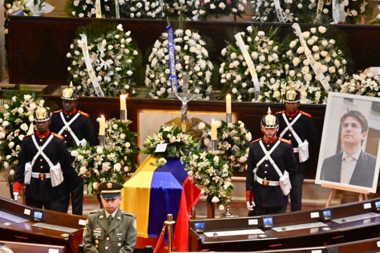 Entre sollozos, así despidió el Congreso a Miguel Uribe Turbay