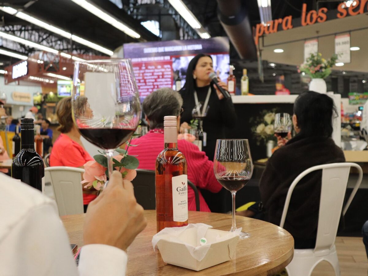 Feria Expovinos 2025 en el Éxito Viva Envigado