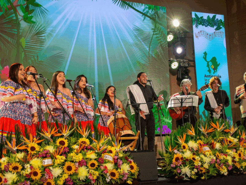 Antioquia le Canta a Colombia celebra 50 años