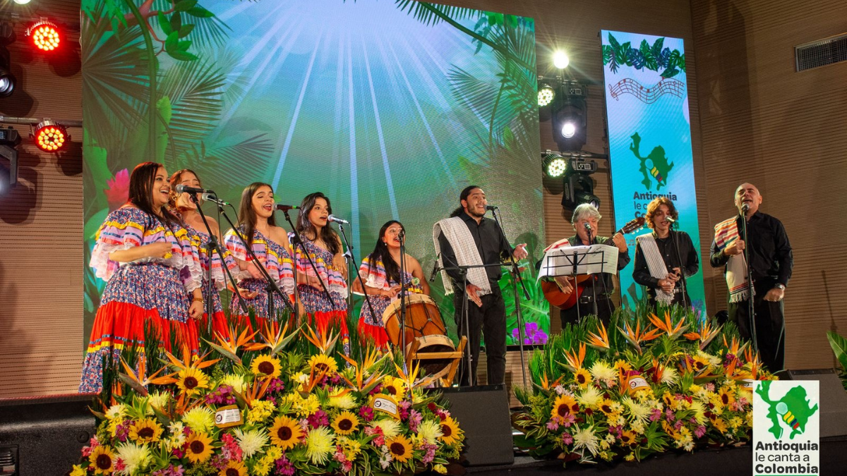 Antioquia le Canta a Colombia celebra 50 años