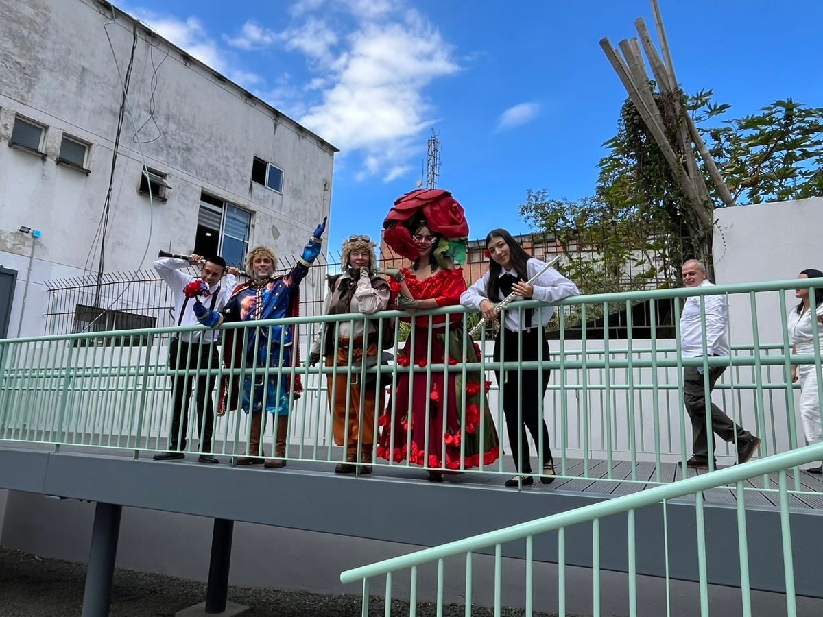 Comfama puente peatonal Rionegro centro histórico