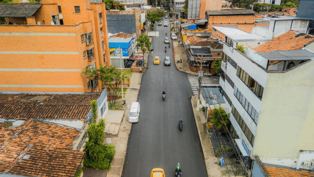 Huecos pavimentación calles vías El Poblado
