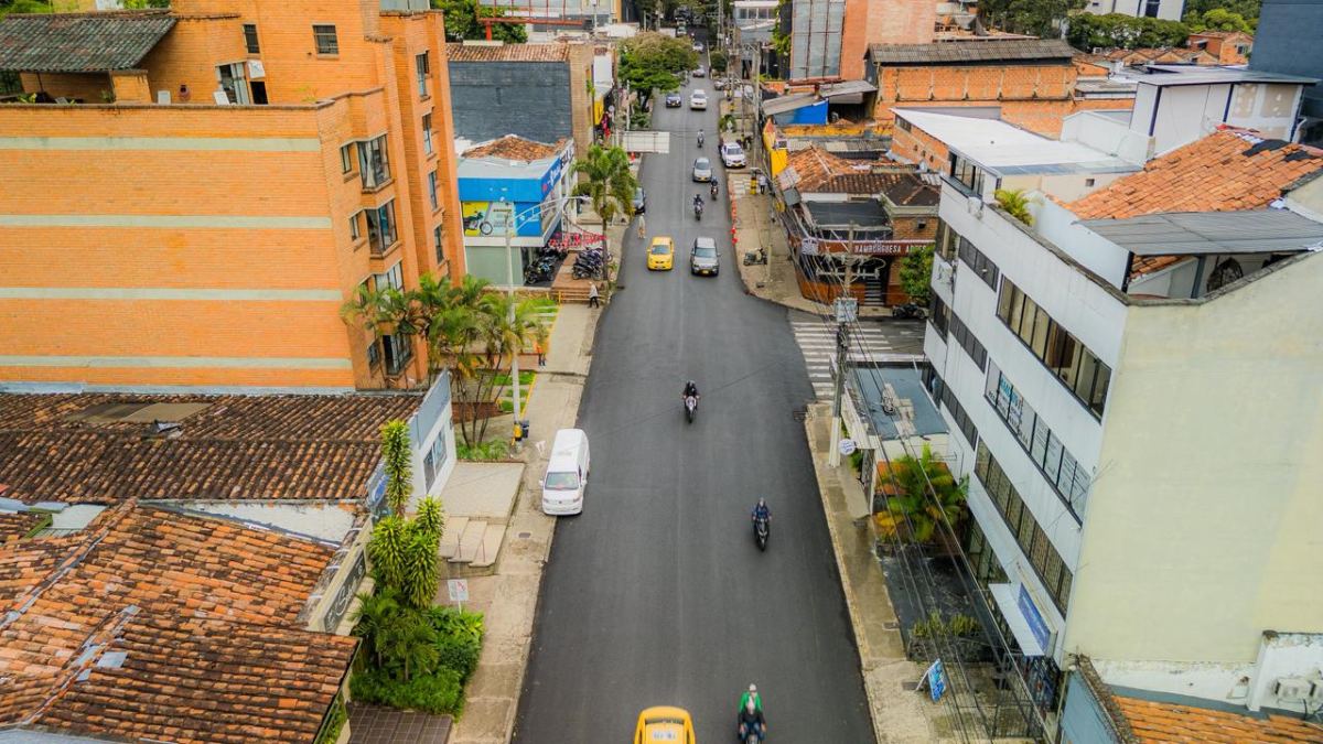 Huecos pavimentación calles vías El Poblado