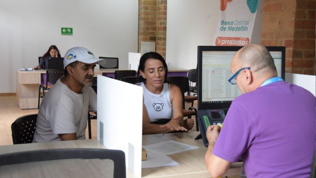 Mujeres lideran el acceso a créditos del Banco Distrital de Medellín