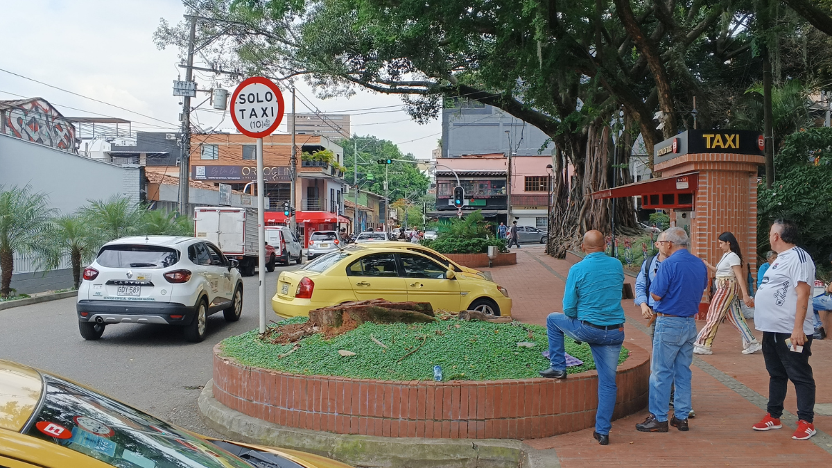 Obras redes eléctricas parque El Poblado taxis