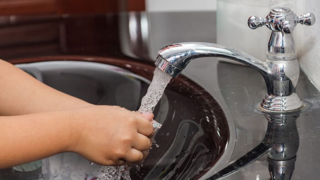 Por trabajos de modernización varias zonas de Medellín estarán sin agua