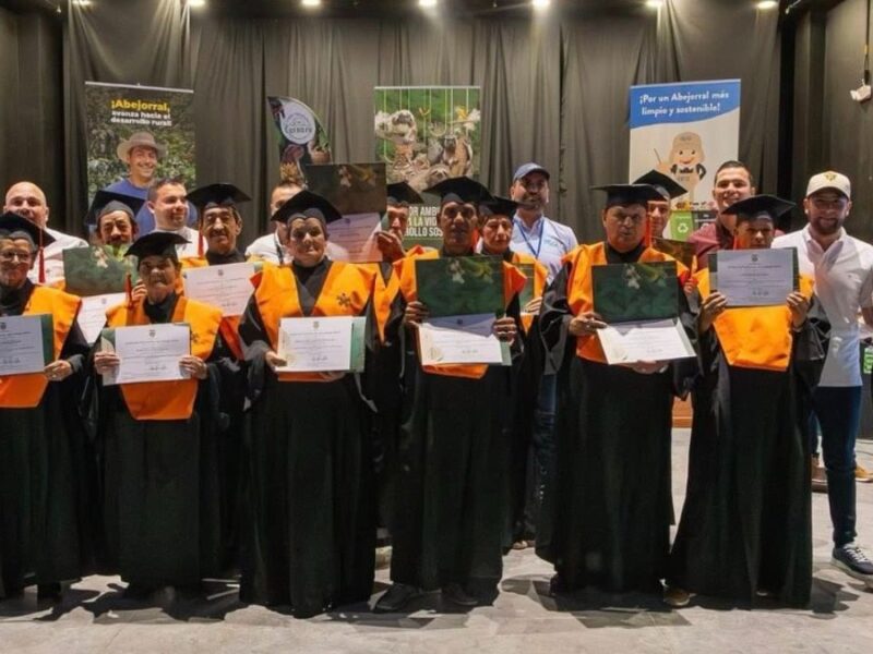 Recicladores de Abejorral se gradúan y transforman su oficio en un modelo de sostenibilidad