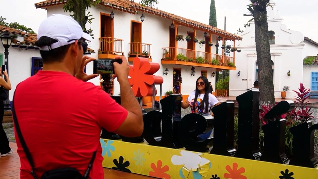Visitantes turistas en Medellín cifras oficiales