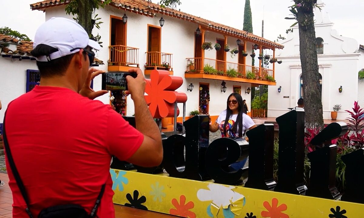 Visitantes turistas en Medellín cifras oficiales