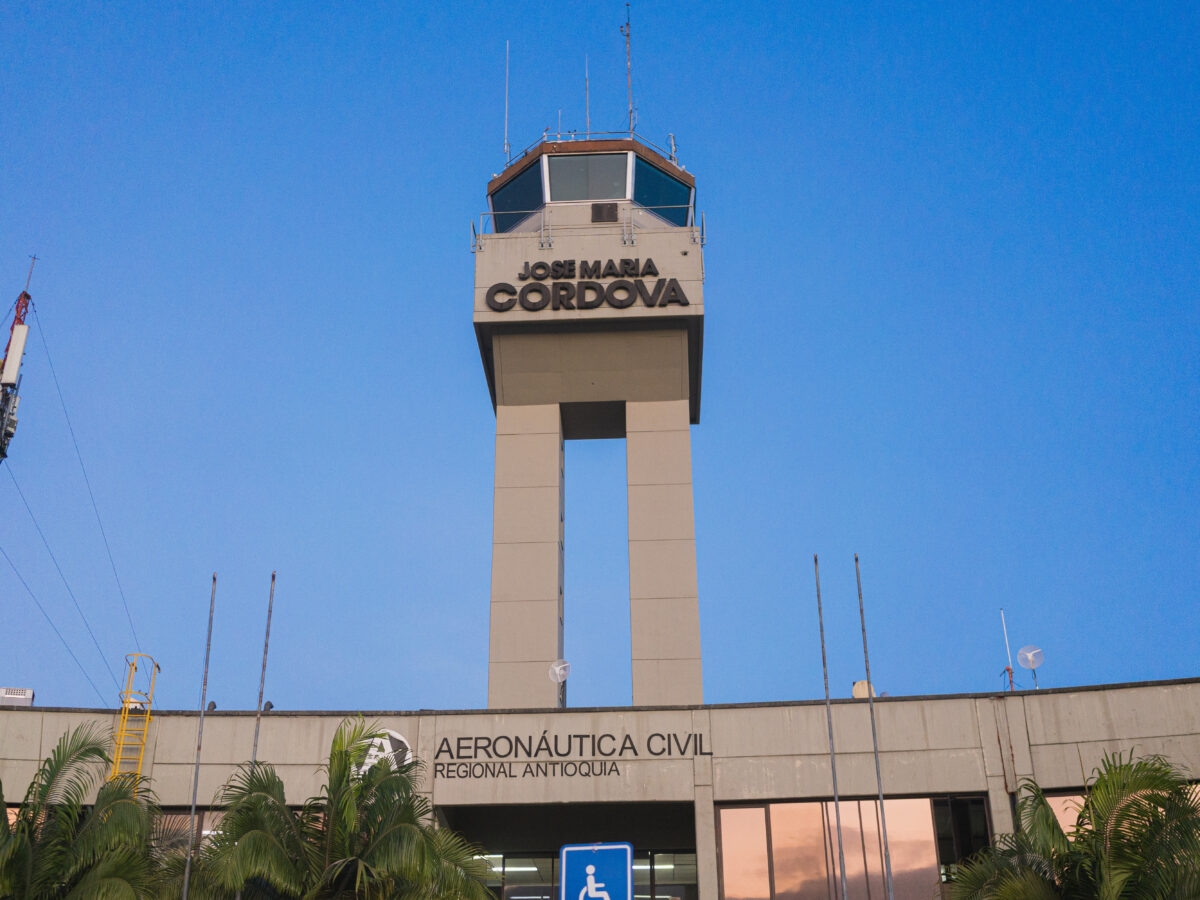 Torre de control aeropuerto José María Córdova