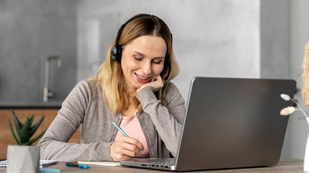 Aprendizaje en línea impulsa el crecimiento profesional, según informe 2025