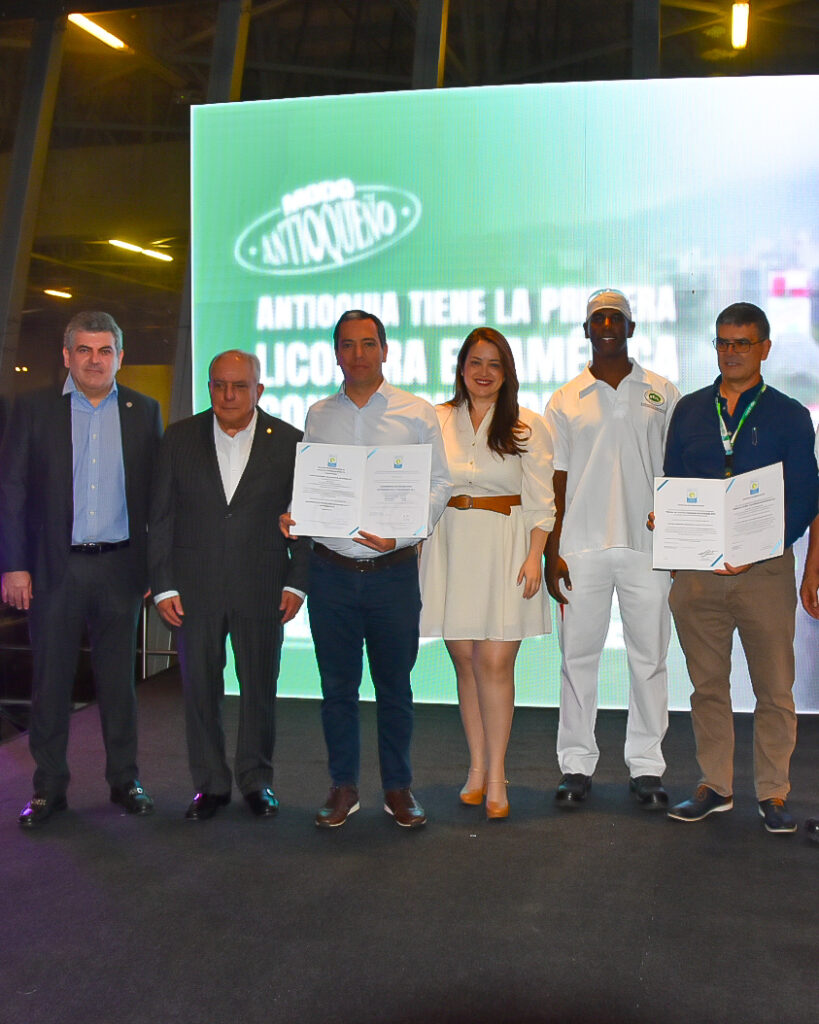 FLA Carbono Neutro aguardiente Superior Real