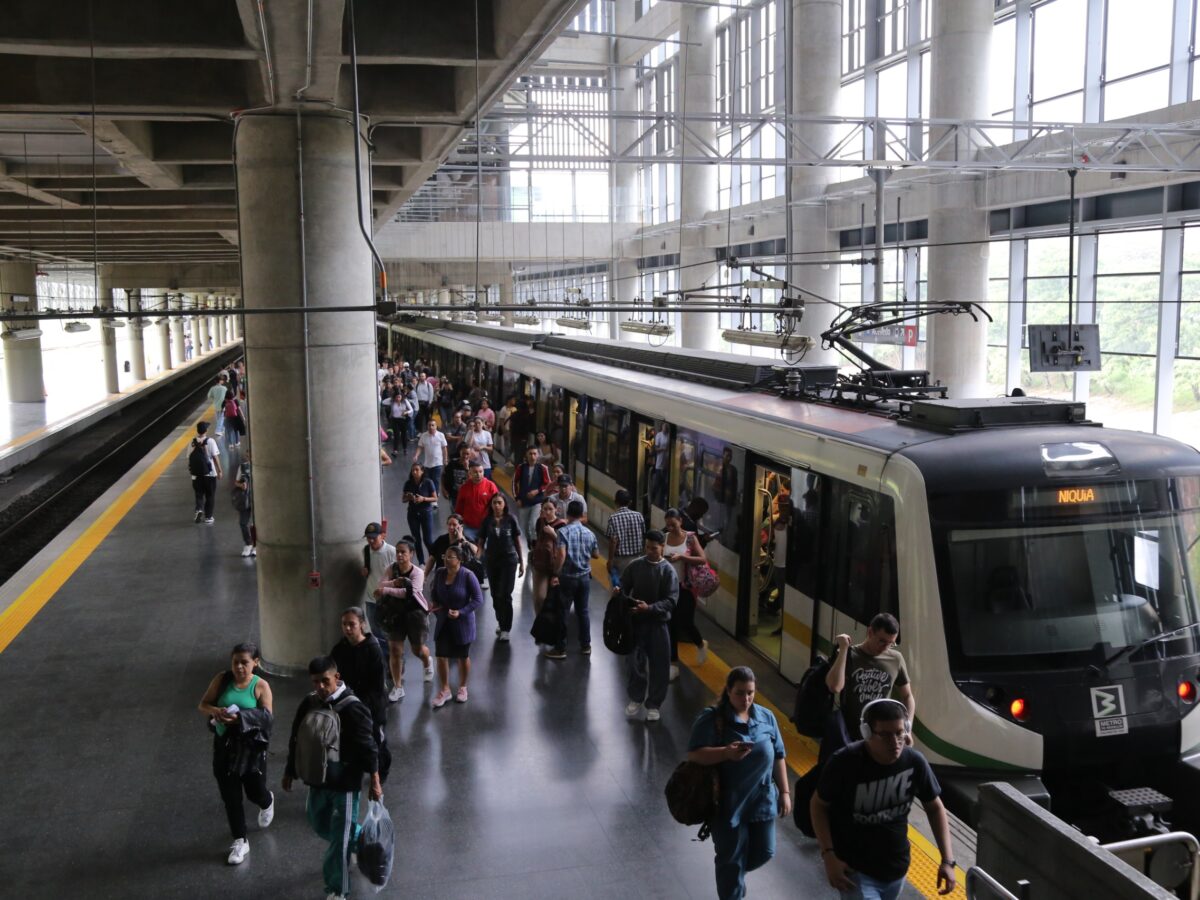 Metro de Medellín Bas Bunny