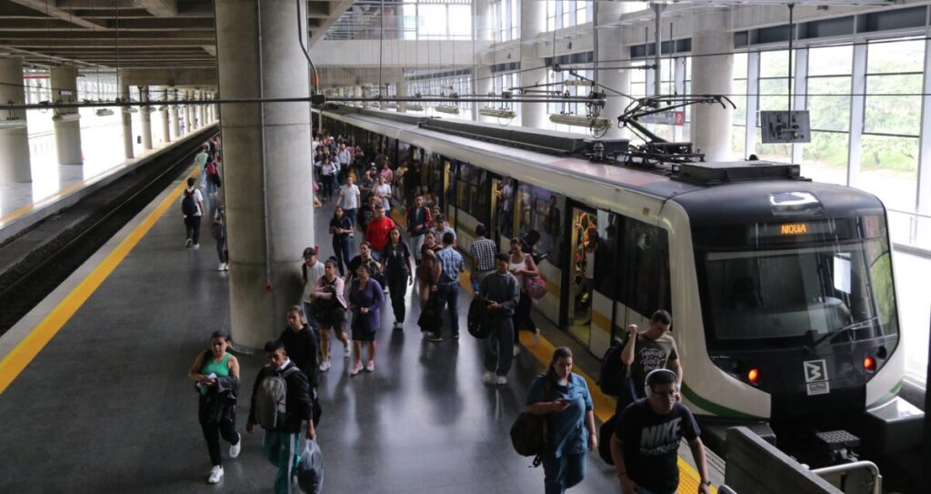 Metro de Medellín Bas Bunny