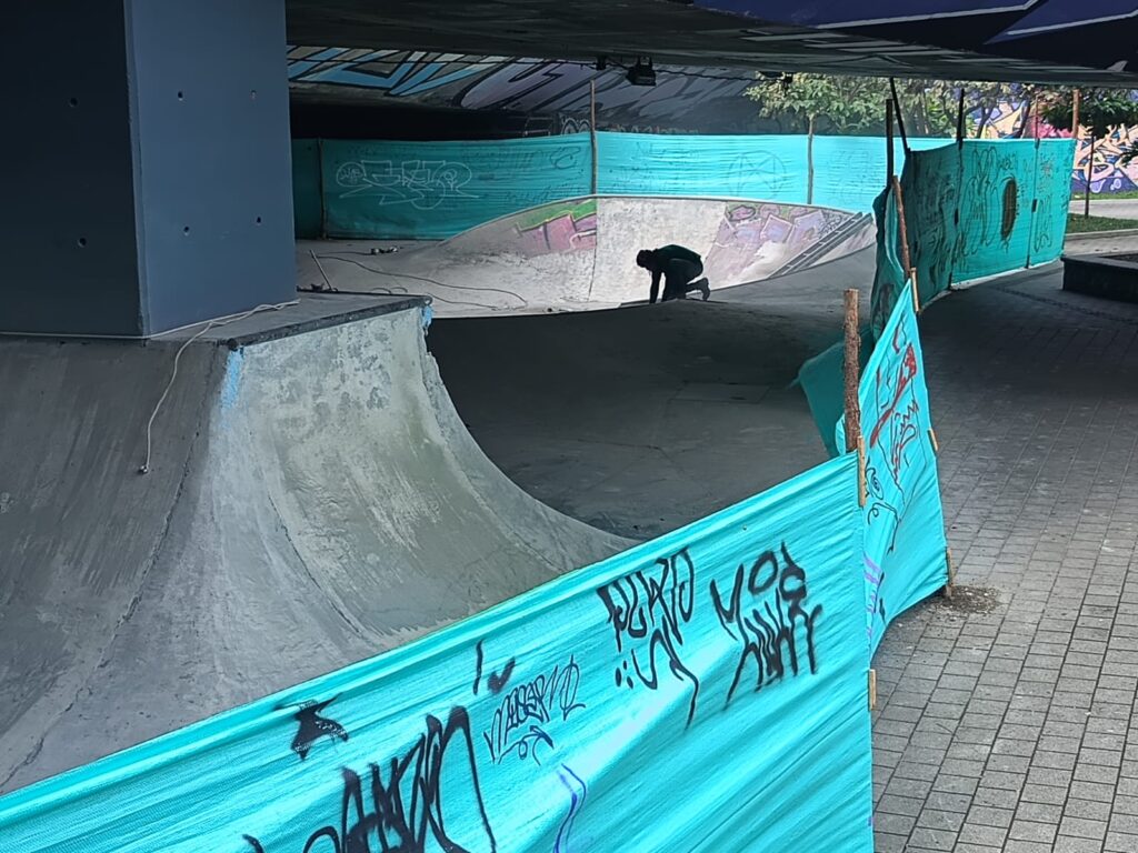 Skate bowl puente calle 4 Sur