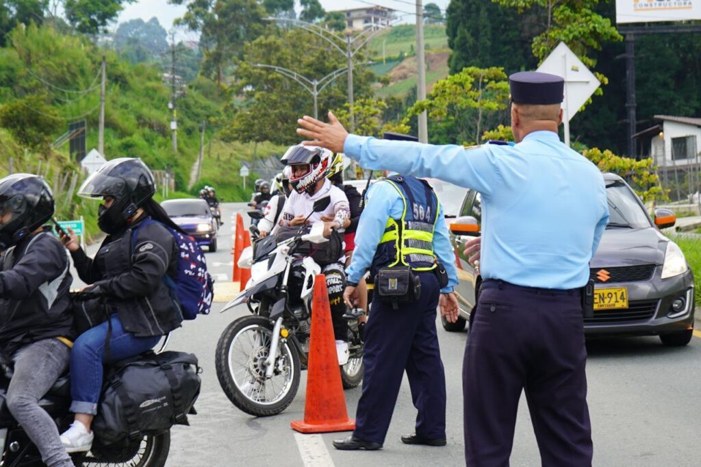 Guardas de tránsito controles viales