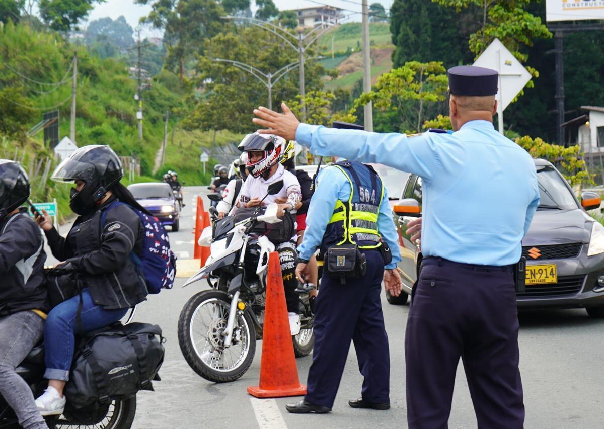 Guardas de tránsito controles viales
