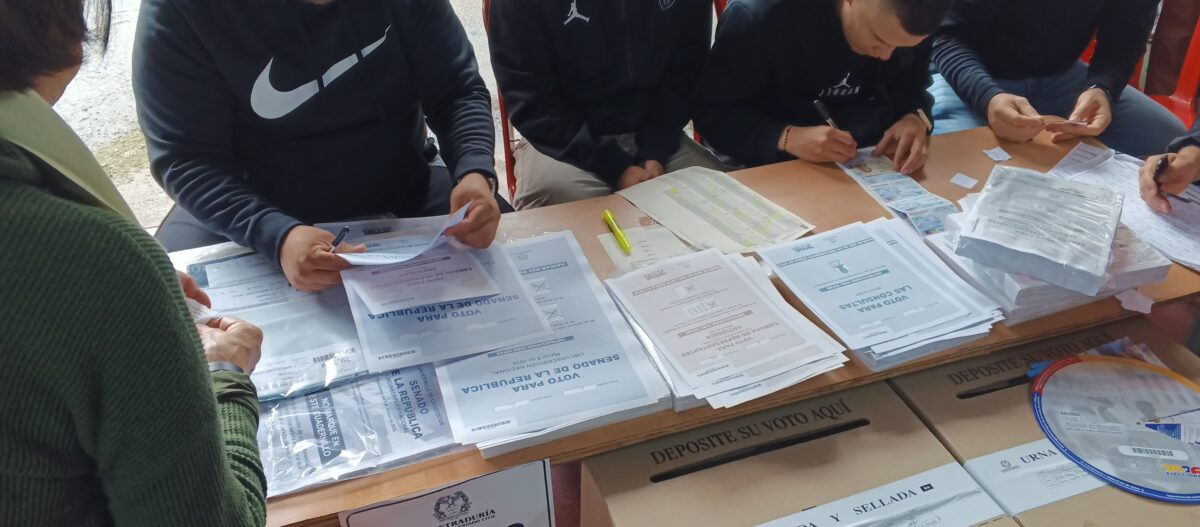 Mesa de votación