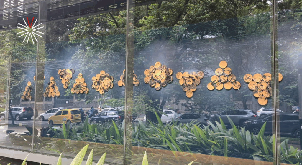 Las obras del artista Johan Gil, en la Vitrina de la Cámara, en El Poblado