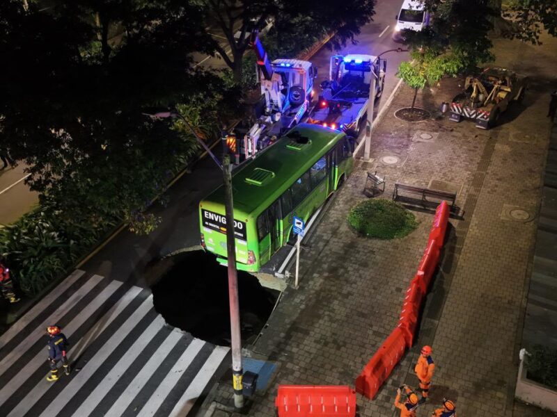 Avenida El Poblado La Presidenta socavón