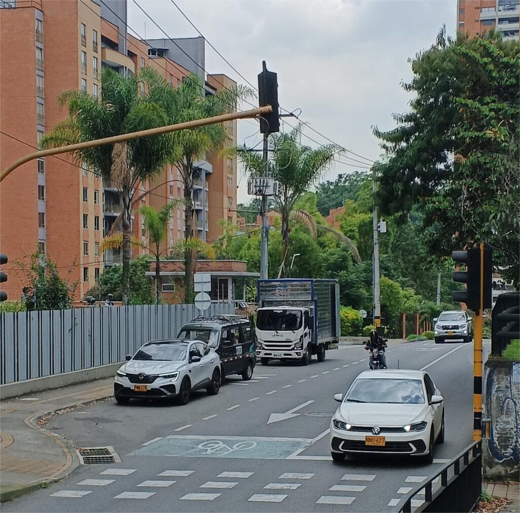 Movilidad tráfico tránsito semáforo peatones