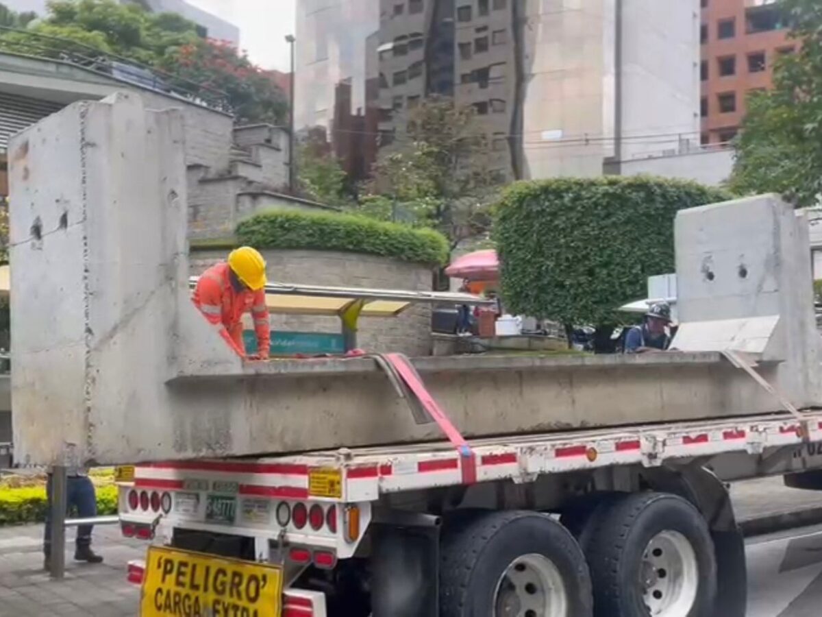 socavón avenida El Poblado emergencia vial invierno lluvias