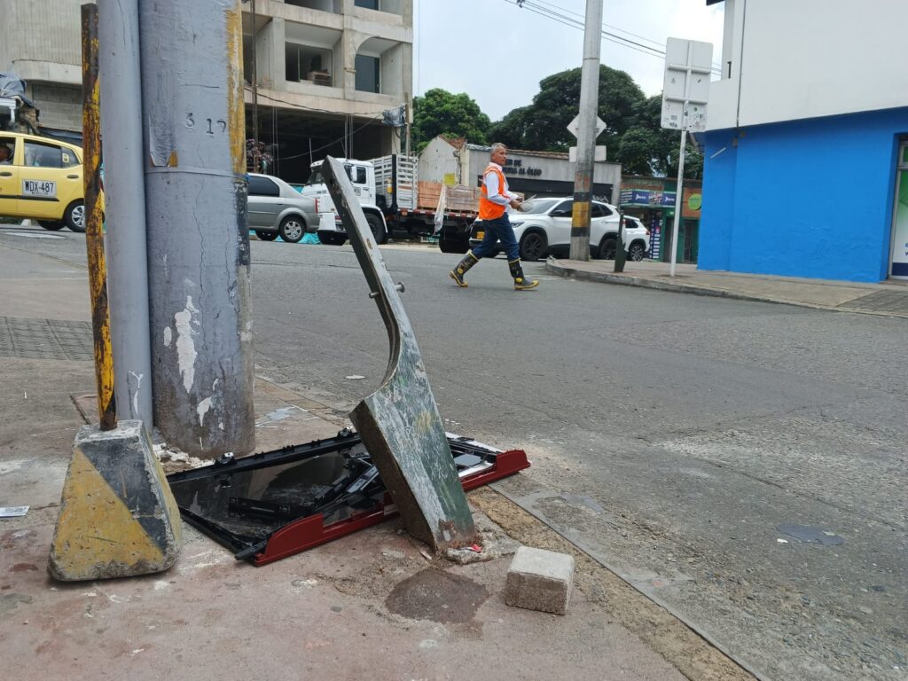 Basureras canecas canastas aluminio metálicos robos vandalismo hurtos