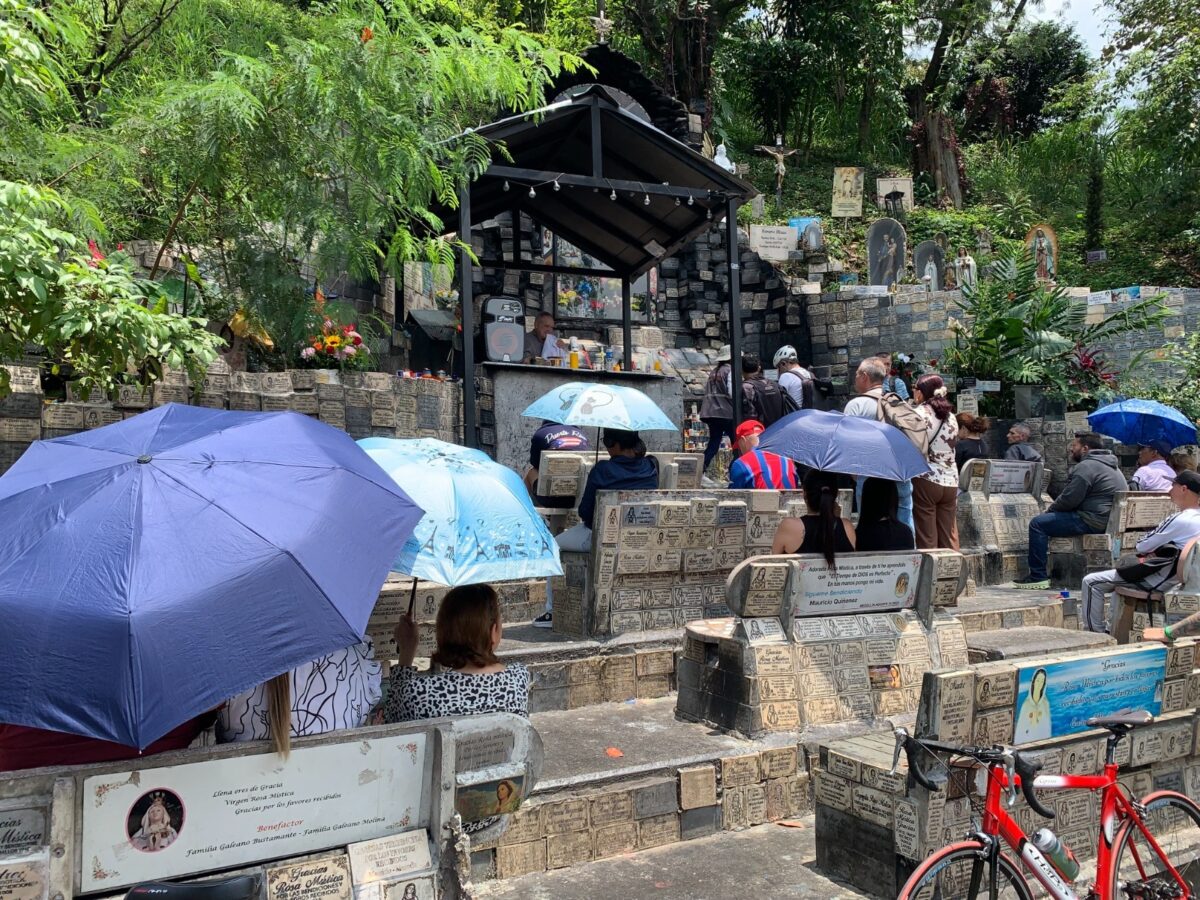 Gruta de la Virgen Aguacatala católicos