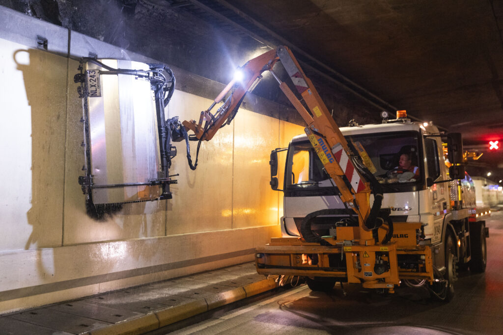 Mantenimiento y limpieza Túnel de Oriente concesión