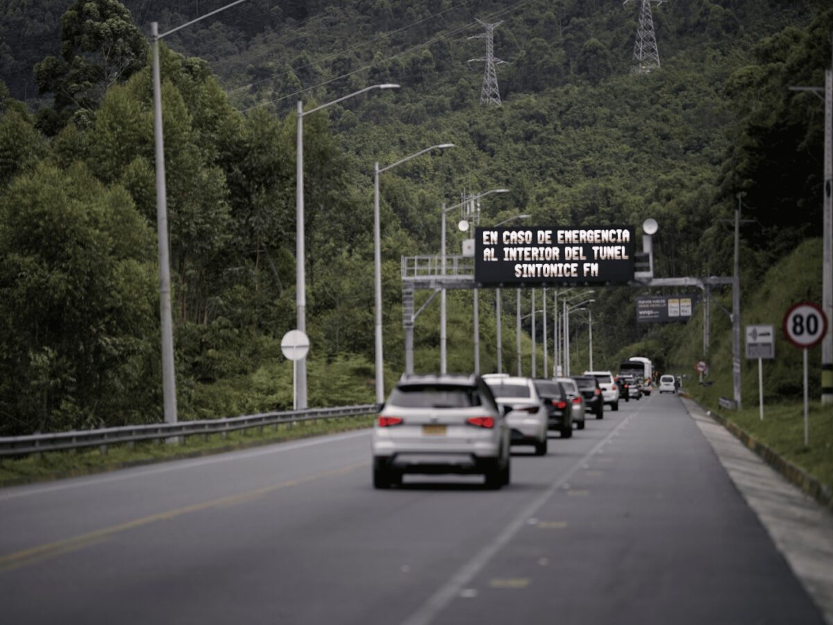 Concesión Túnel Aburrá Oriente pantalla informativa