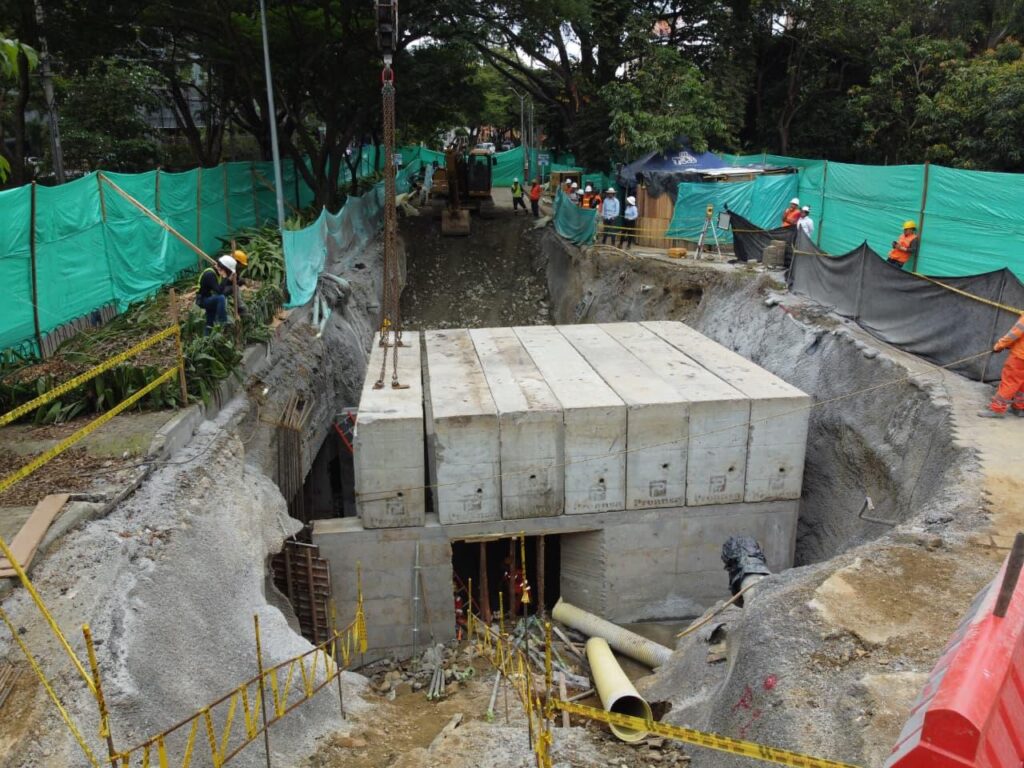 Emergencia socavón avenida El Poblado