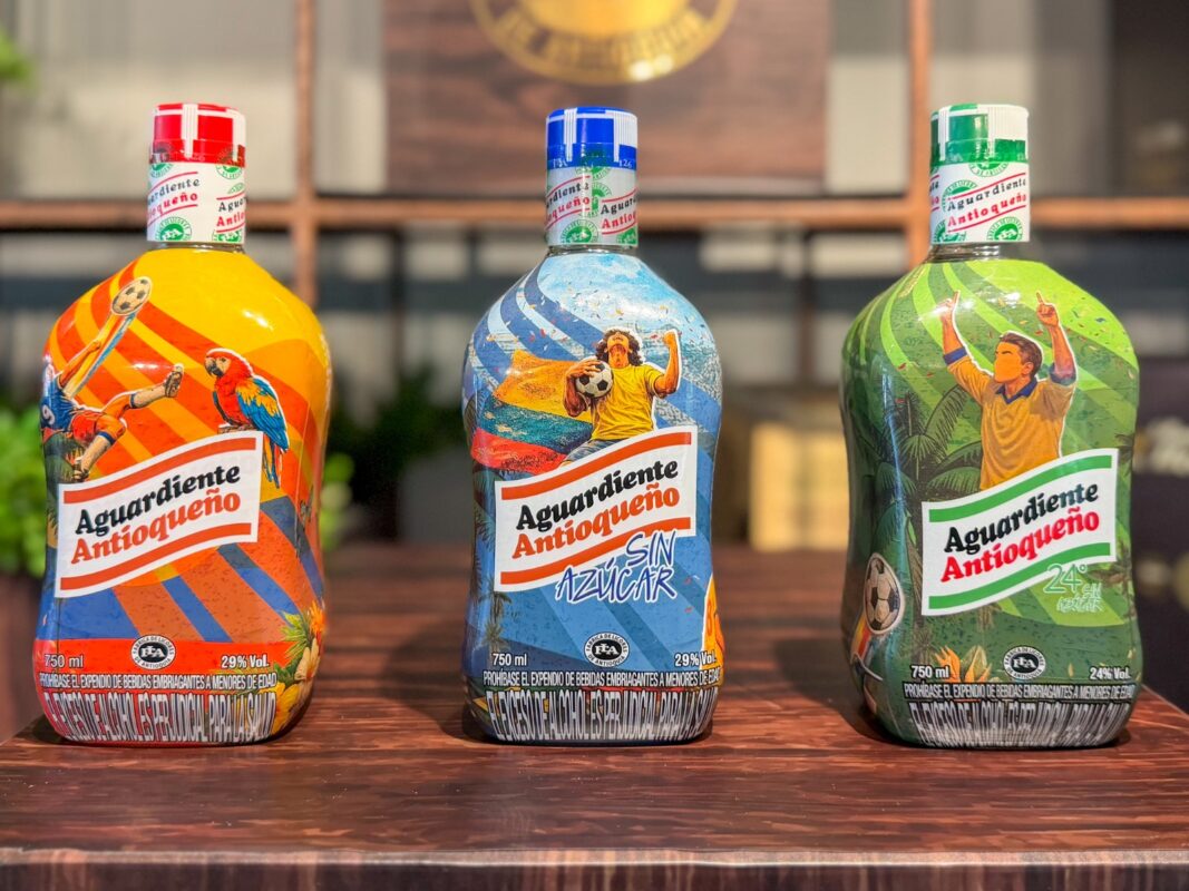 Aguardiente Antioqueño tapas roja, verde, azul