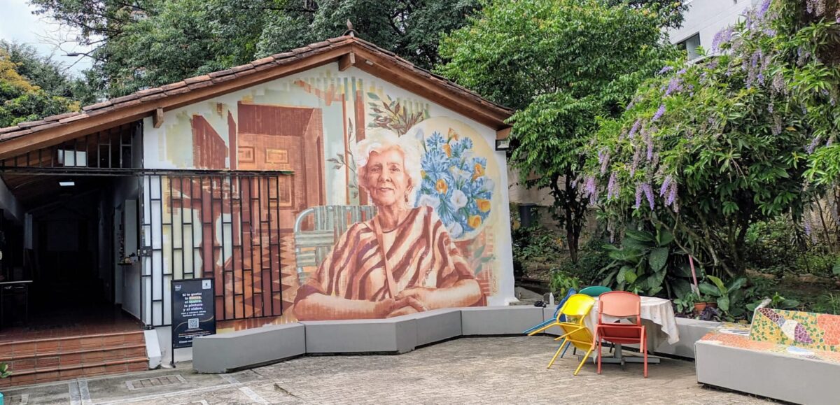 Casa de la Cultura El Poblado mural