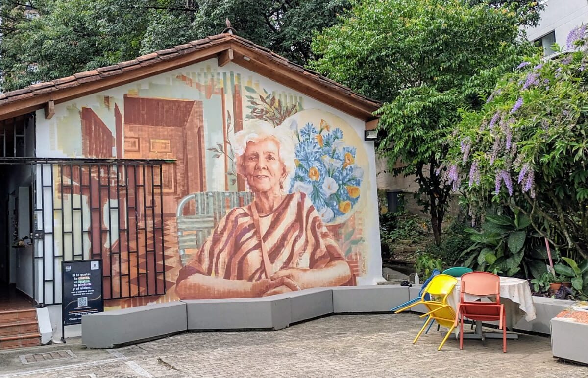 Casa de la Cultura El Poblado mural