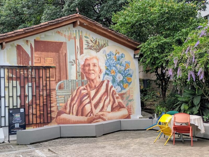Casa de la Cultura El Poblado mural