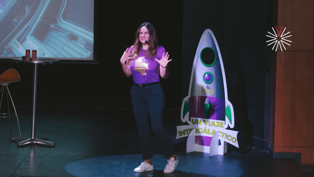 María Andrea Nieto llega a Medellín con su píldora de humor político para reír y cuestionar