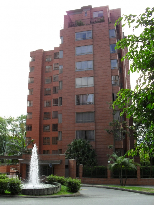 Fuente fachada conjunto residencial glorieta movilidad