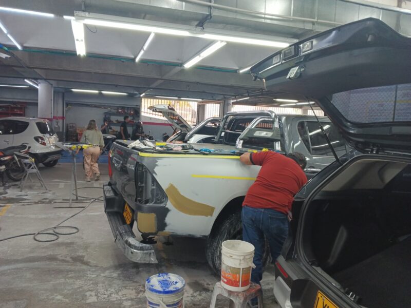 Locales comerciales bajos del intercambio vial de La Aguacatala