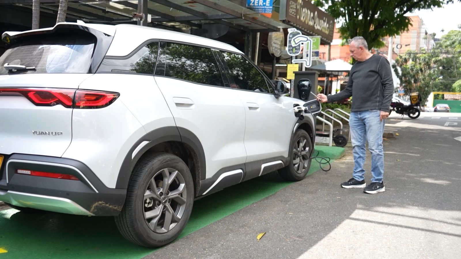 Red de estaciones de recargas eléctricas para vehículos en Envigado